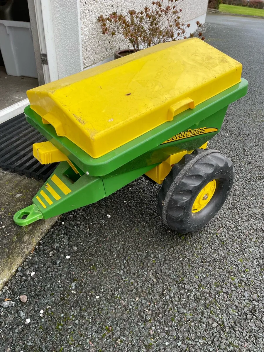 John Deere Fertiliser Spreader - Image 2