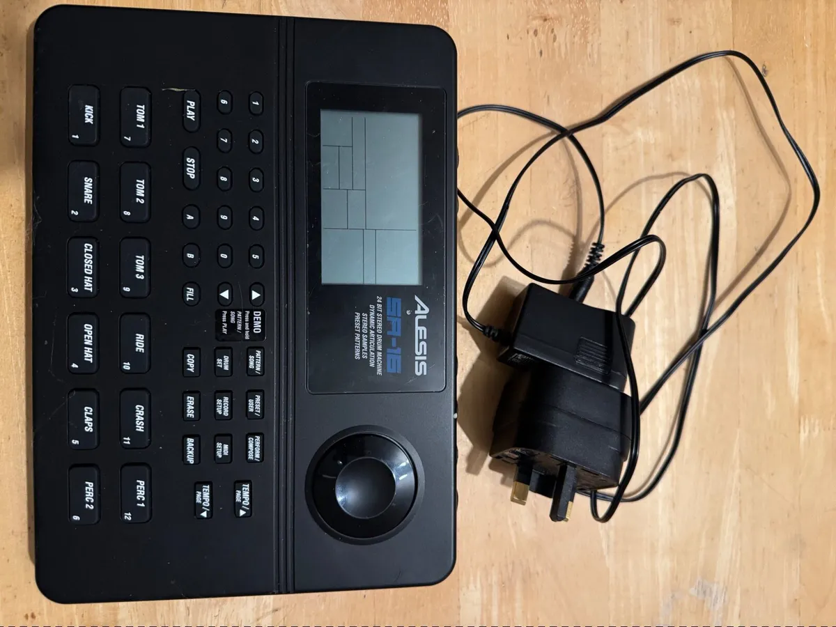 Alesis Sr16 Drum machine - Image 2