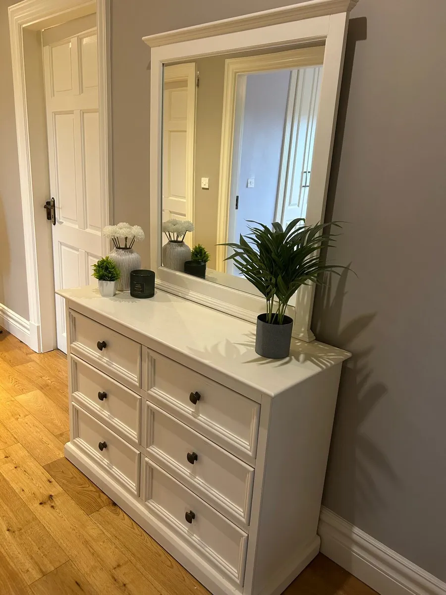 Chest of drawers - Image 2