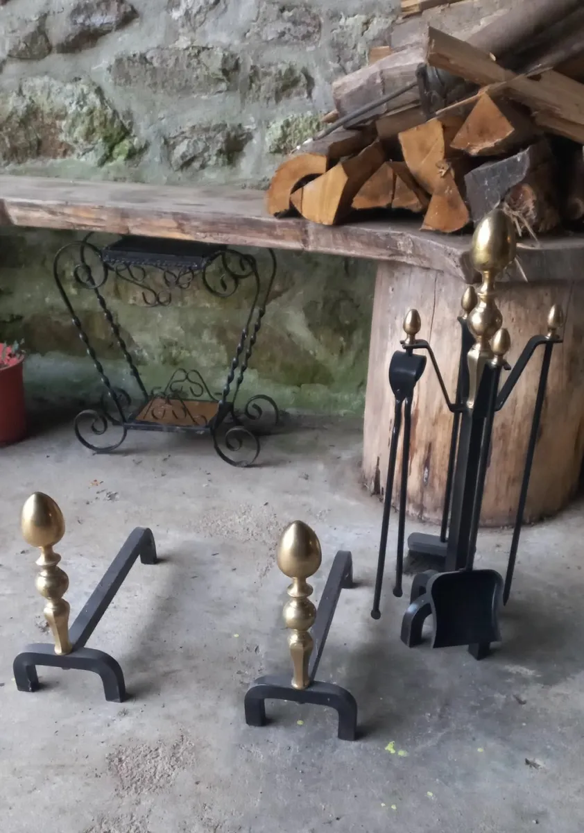 French fire dogs and fire set - Image 1