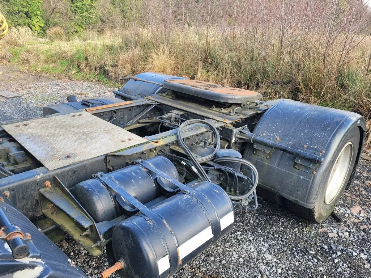 Volvo FL6  FL220  tracitor units 2001 - Image 4