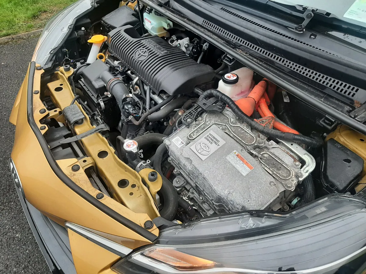 TOYOTA YARIS HYBRID Y20 AUTOMATIC 1.5 - Image 4