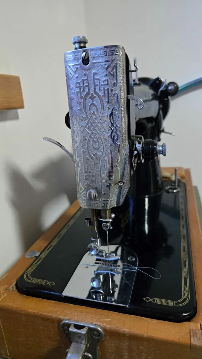 1953 201K Singer Sewing Machine - Image 1