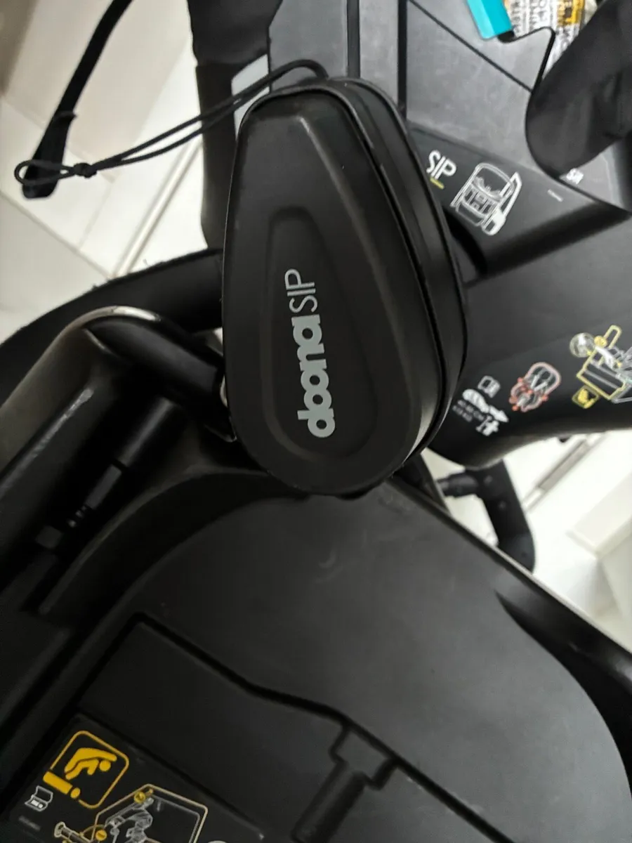 Doona X and Isofix base - Image 2