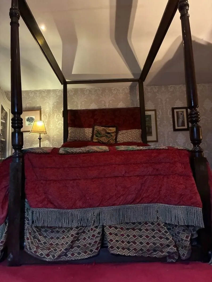 Four Poster double bed Frame and Quilts - Image 1