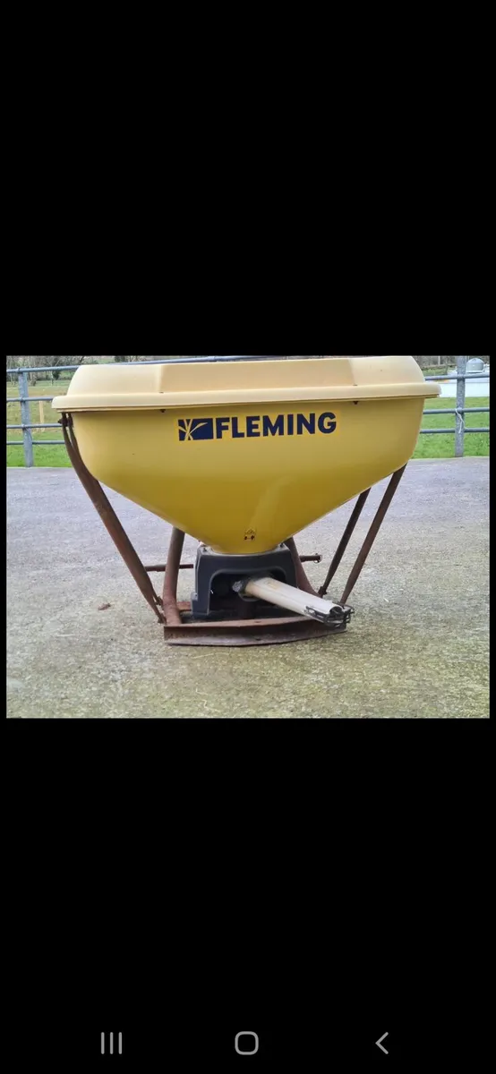 Fertiliser spreader - Image 1
