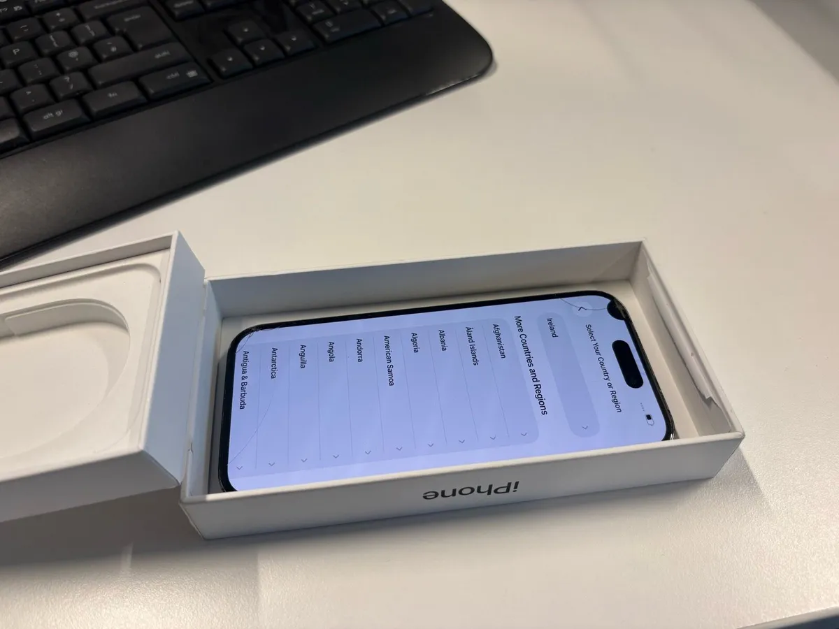 iPhone 15 128GB (Unlocked) - Image 2