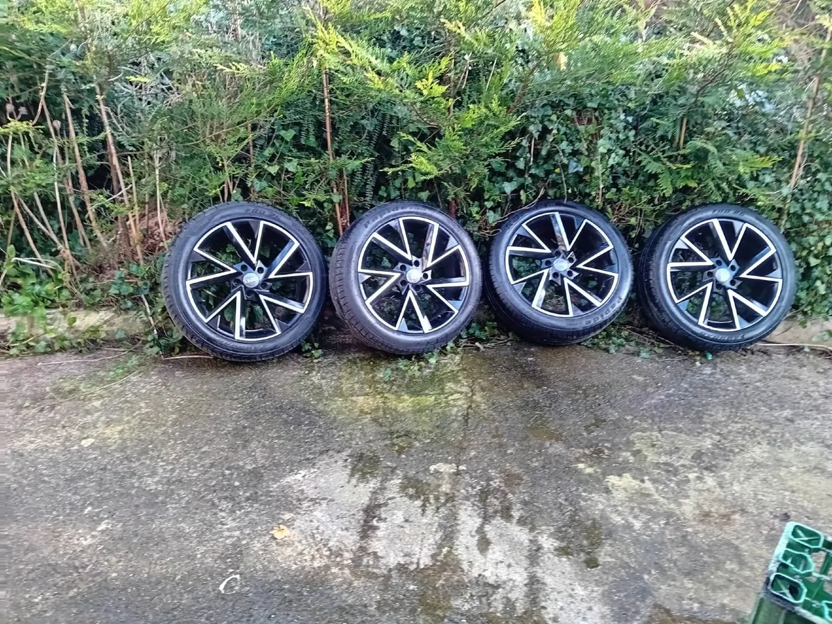 Alloy wheels with 4 tyres New condition - Image 3