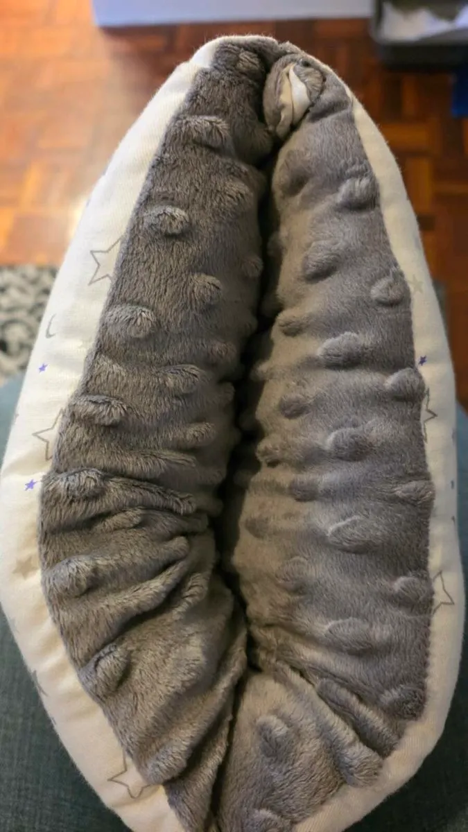 Lansinoh Breastfeeding pillow - Image 3