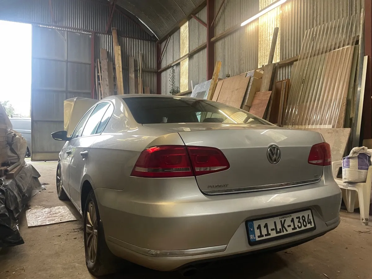 For breaking Volkswagen Passat 2011 - Image 1