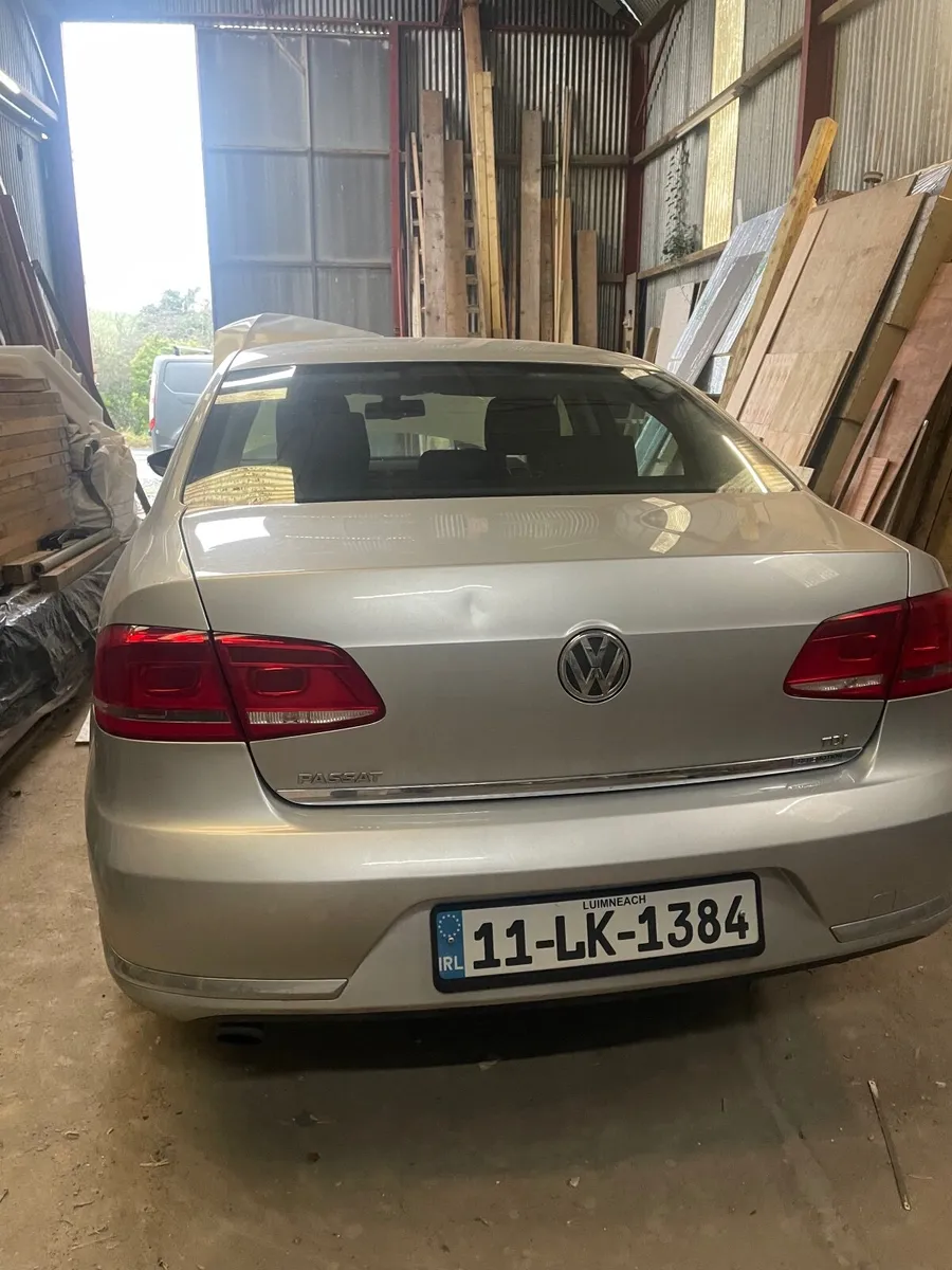 For breaking Volkswagen Passat 2011 - Image 2