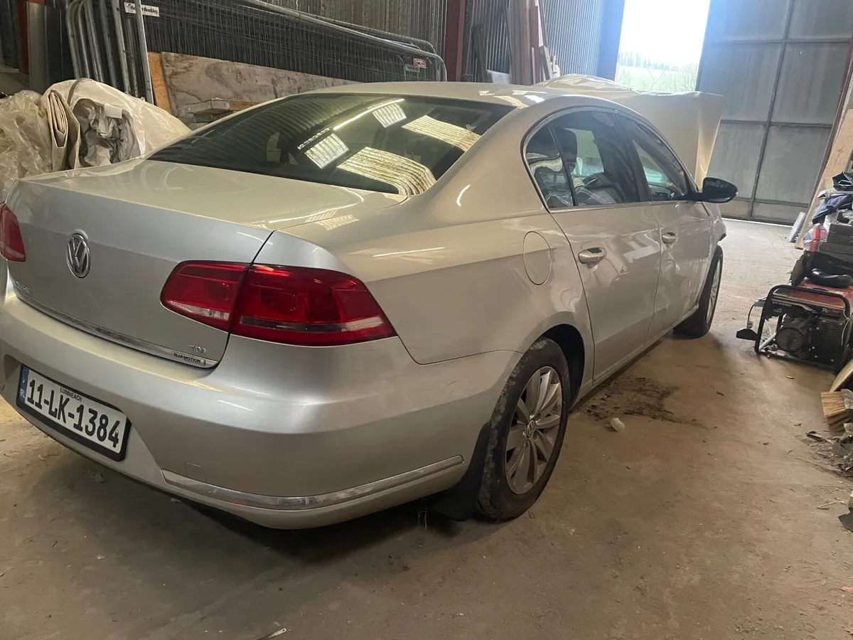 For breaking Volkswagen Passat 2011 - Image 4