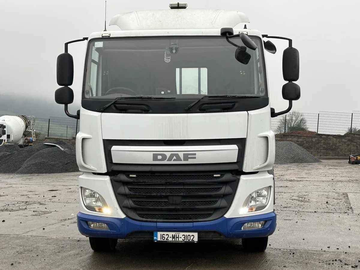 2016 DAF CF 330 6X2 WITH 30FT  BEAVERTAIL BODY - Image 2