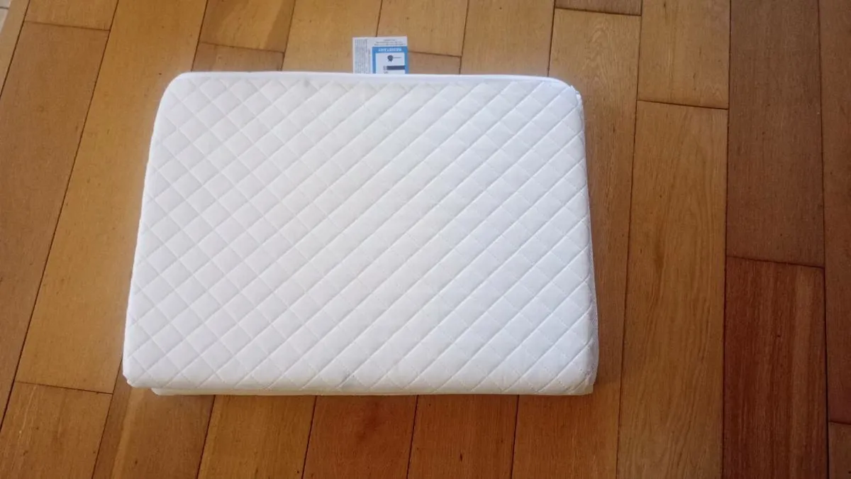 2 Foldable Travel Cot Mattresses + 2 Fitted Sheets - Image 2