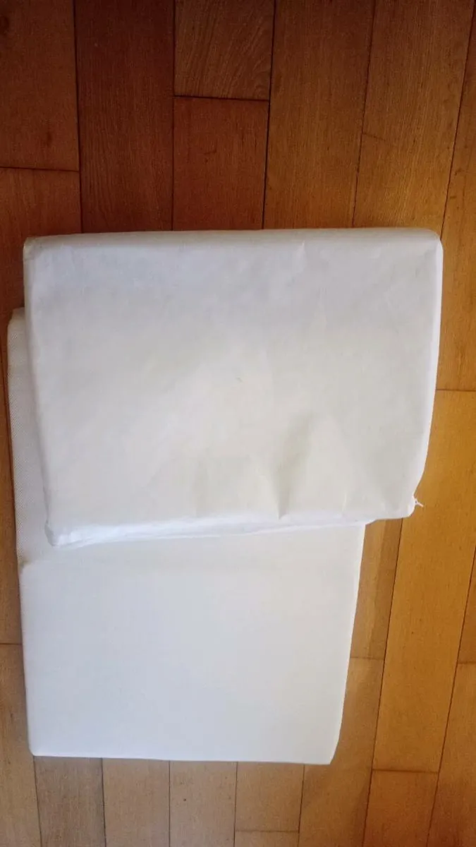 2 Foldable Travel Cot Mattresses + 2 Fitted Sheets - Image 4