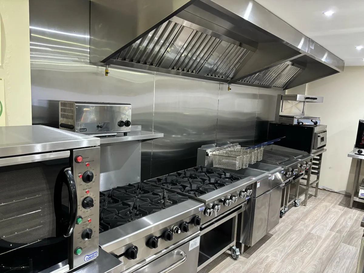 COMMERCIAL COOKING EQUIPMENT - Image 1