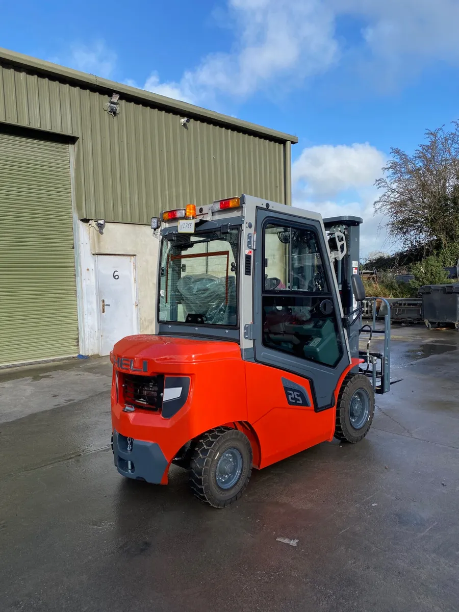 Forklift trucks - Image 2