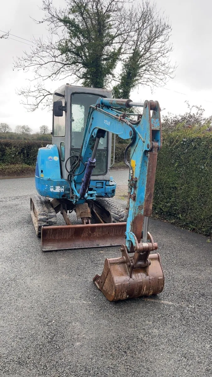 Hitachi 3 ton mini digger - Image 4