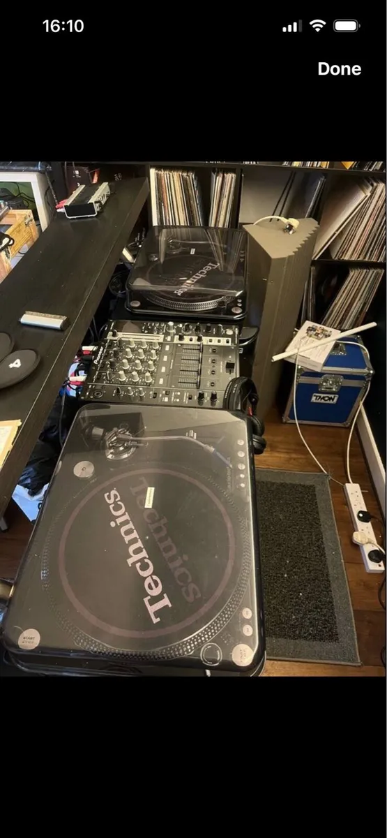 Turntables, Traktor A10 Speakers - Image 3