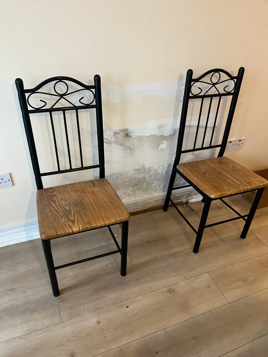 Gable and 4 chairs - Image 2