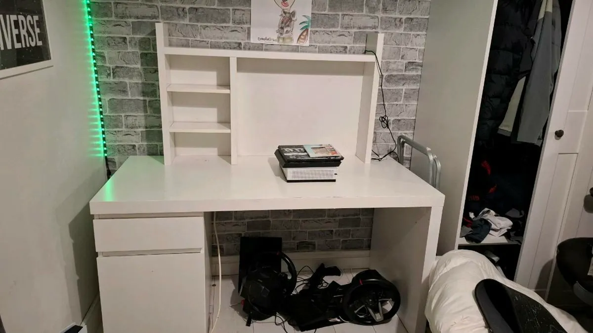 Console unit with drawers