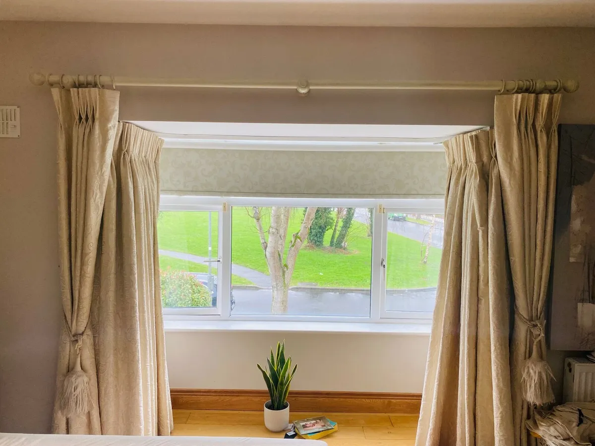 Curtains - Image 2