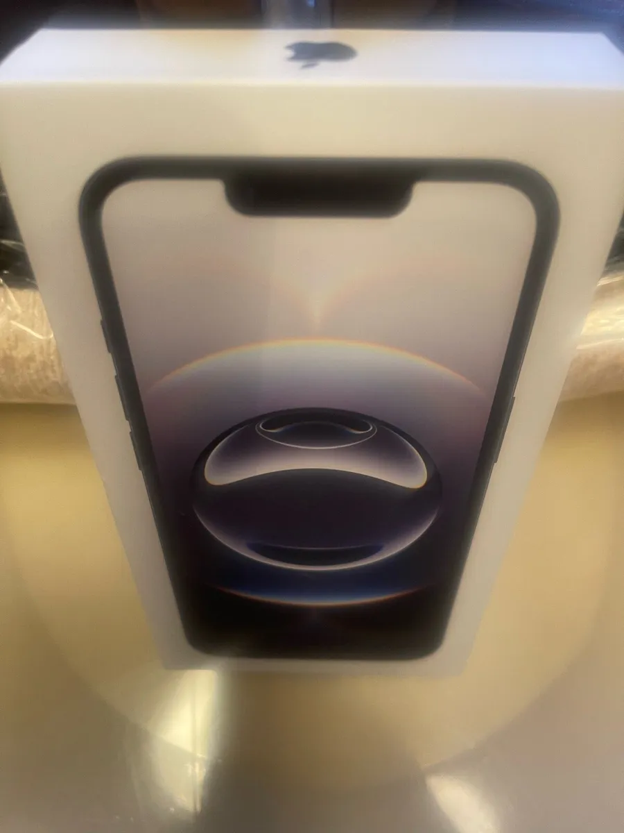 iPhone 16e - Image 1