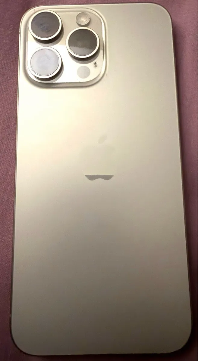 iPhone 15 pro max gold. Factory unlocked 256gb - Image 1