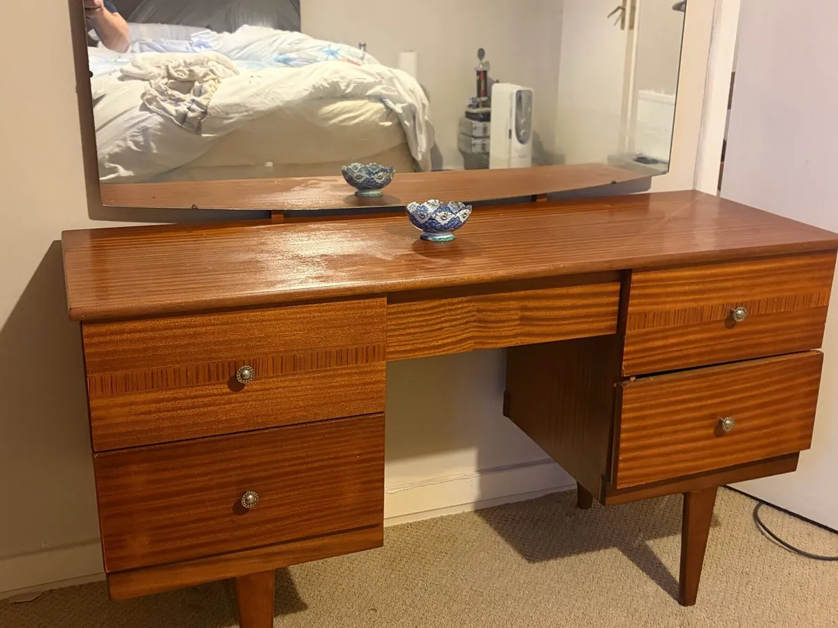 Chest of drawers - Image 1