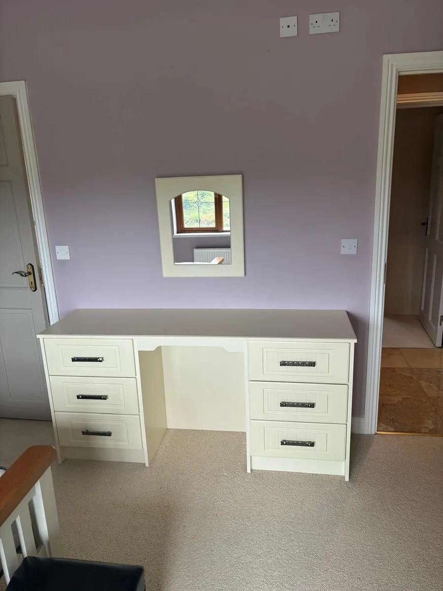 Quality Built in Bedroom Furniture - Image 4