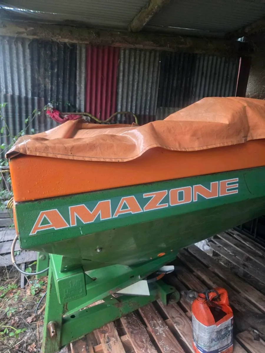 Fertilser Spreader - Amazone N302 Spinner - Image 1