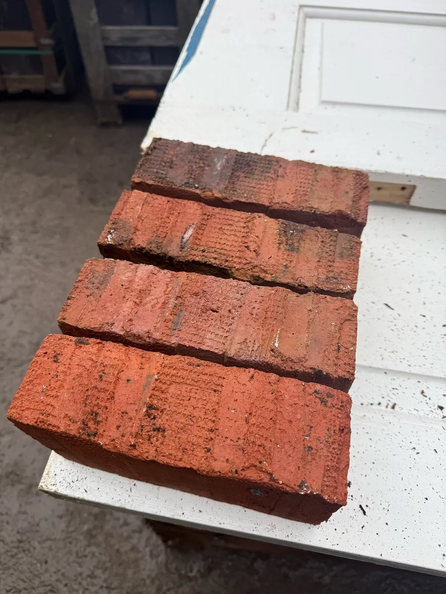Over 200 clay brick . - Image 2