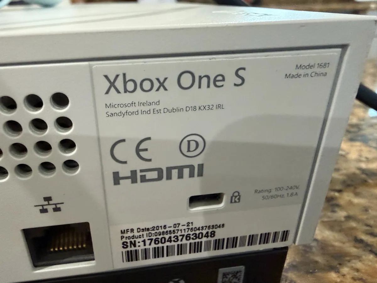 X box one and controller - Image 2