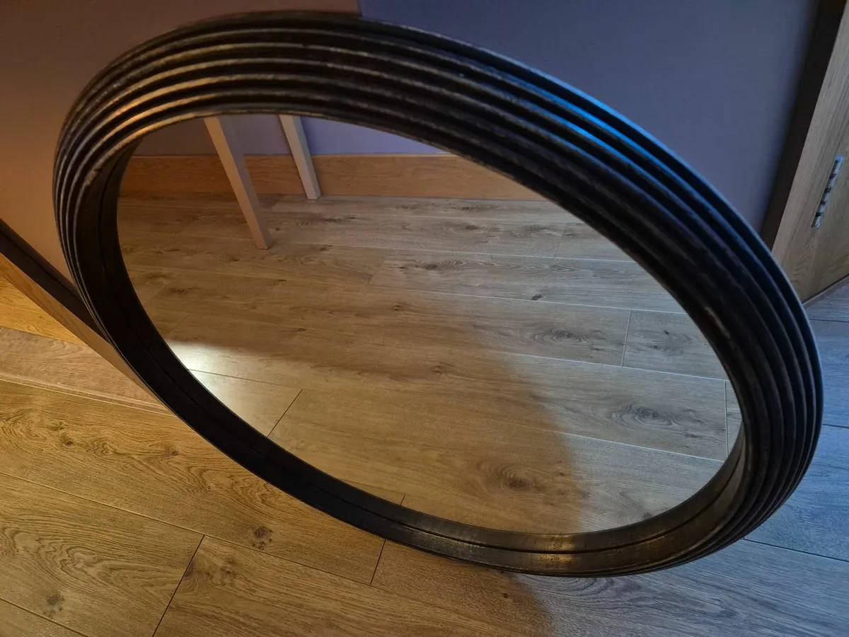 Rug and mirror - Image 2