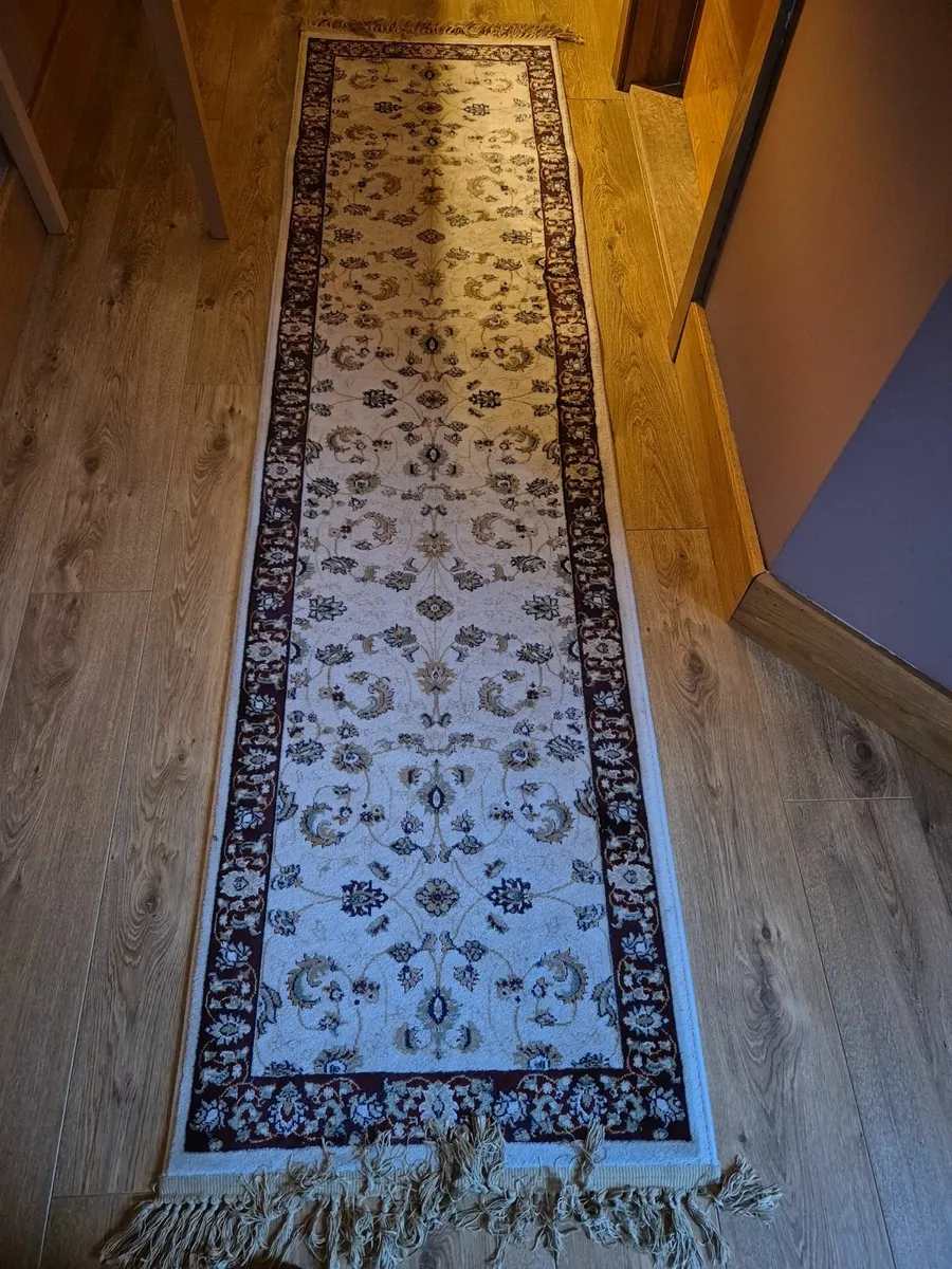 Rug and mirror - Image 4