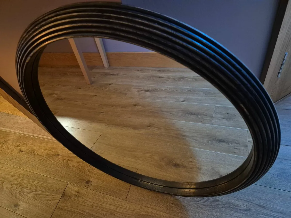 Rug and mirror - Image 3