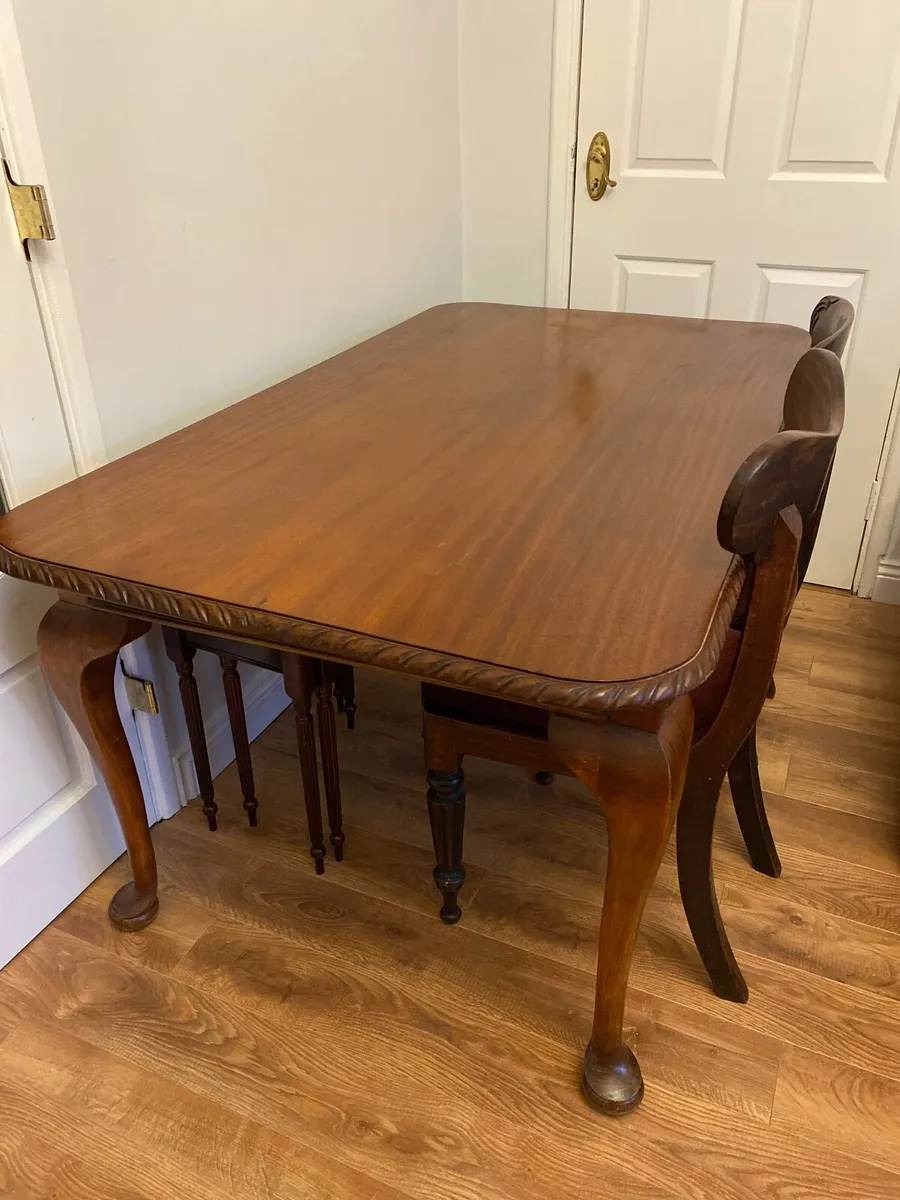 Mahogany dining table and 6 chairs - Image 4