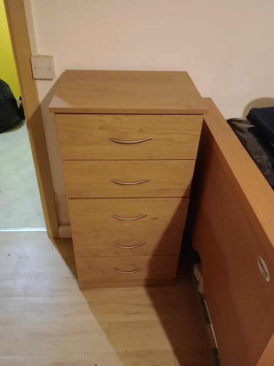 Small chest of drawers - Image 1