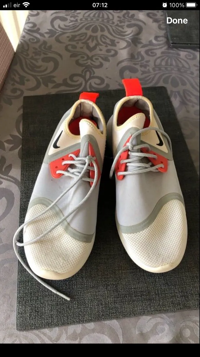 Mens Nike trainers size 8 €20 - Image 1