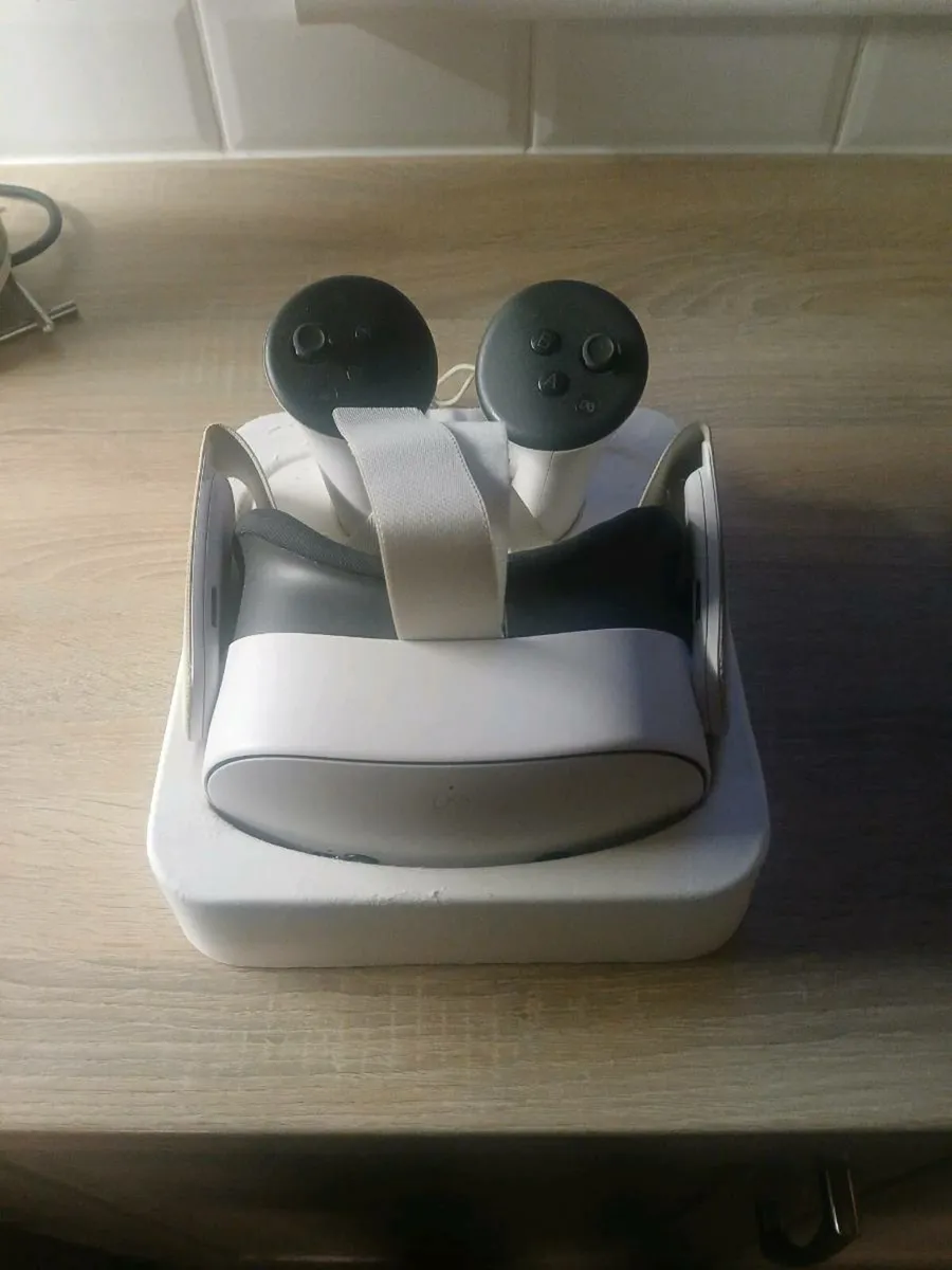 Meta quest Vr headset - Image 1