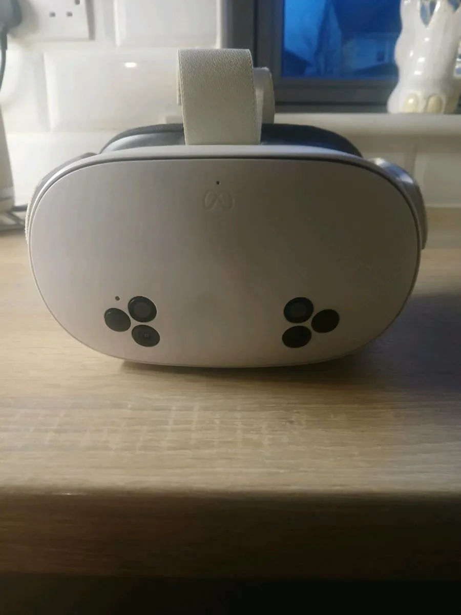 Meta quest Vr headset - Image 2