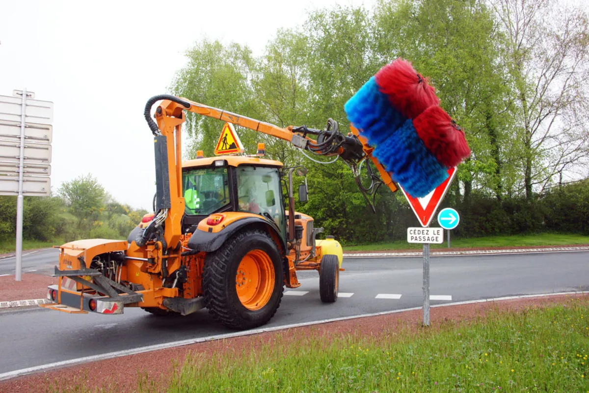 Sign Cleaner - Image 1