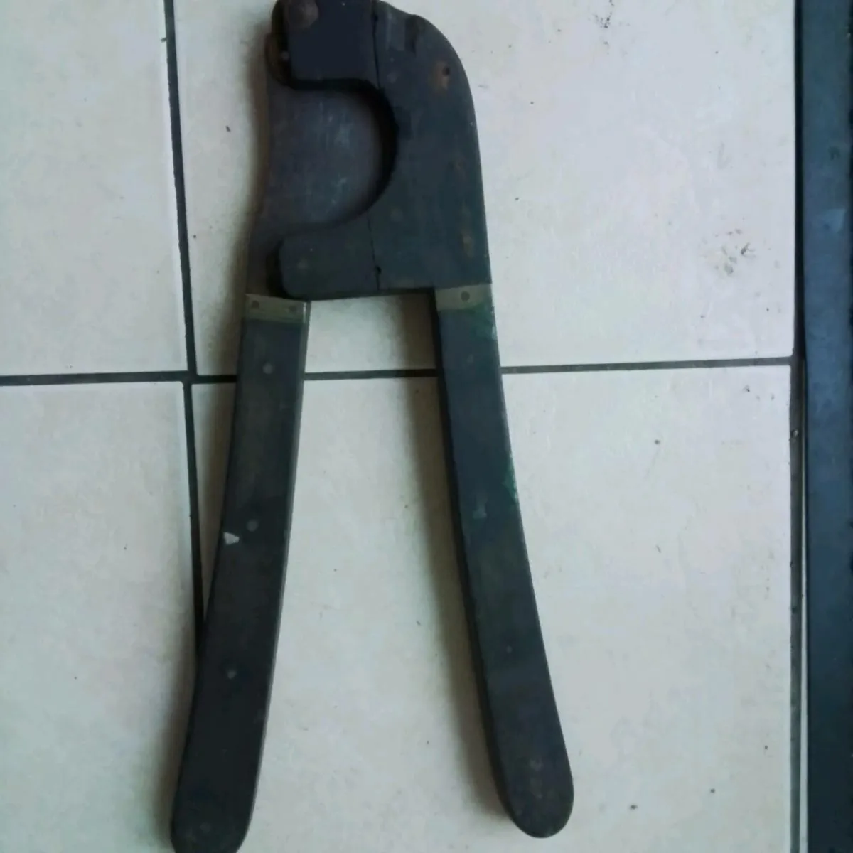 ANTIQUE AND COLLECTABLES - Image 2