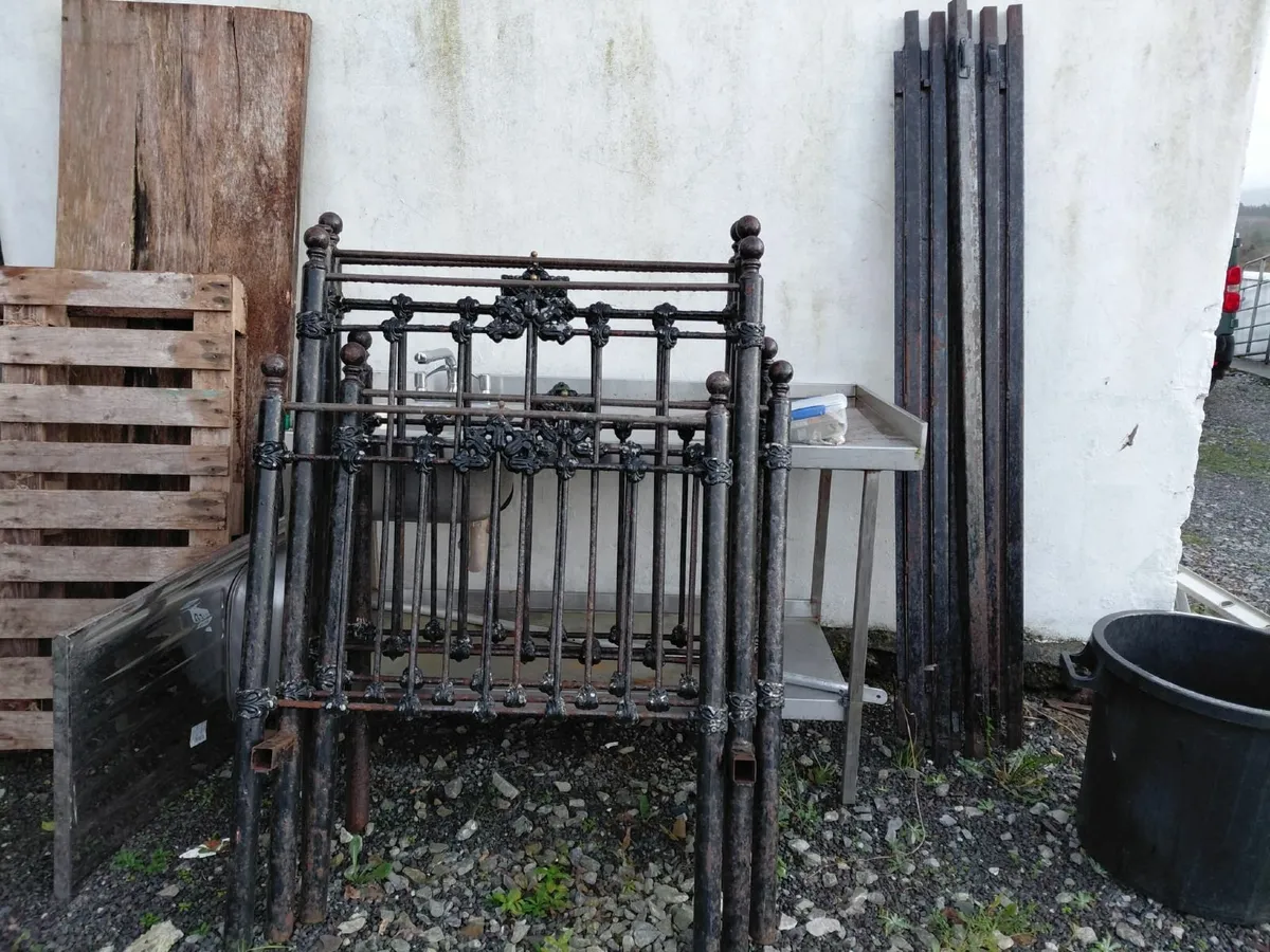 Beds + shelving. - Image 1