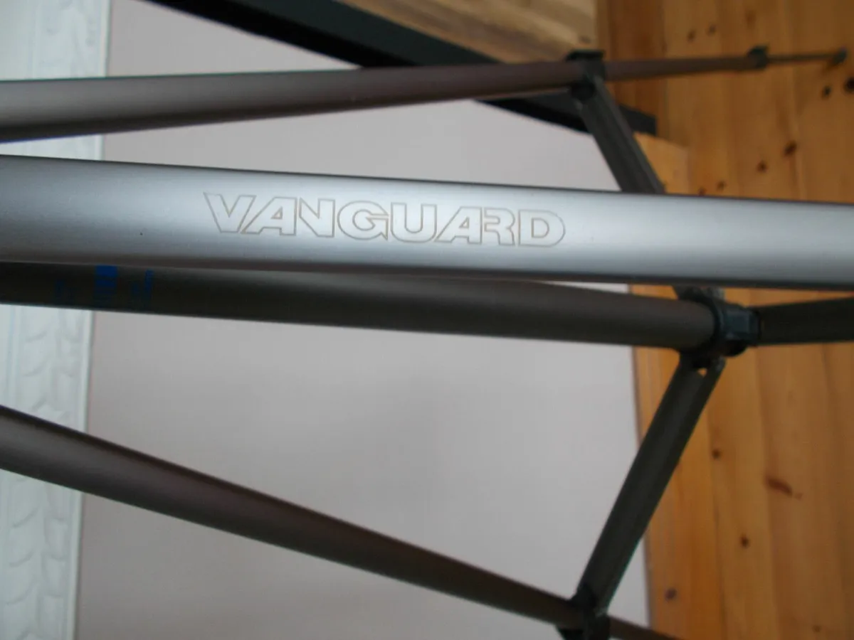 New Camera Tripod - Image 3