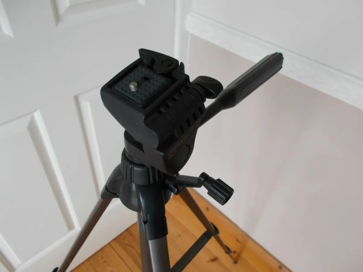 New Camera Tripod - Image 4