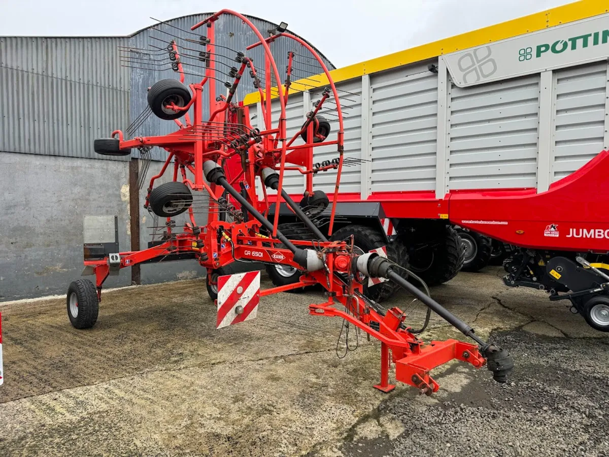 2015 Kuhn Rake - Image 1