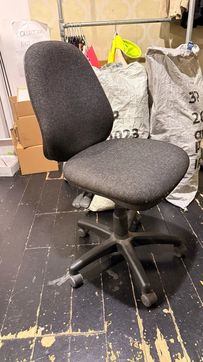 Office chair - Image 4