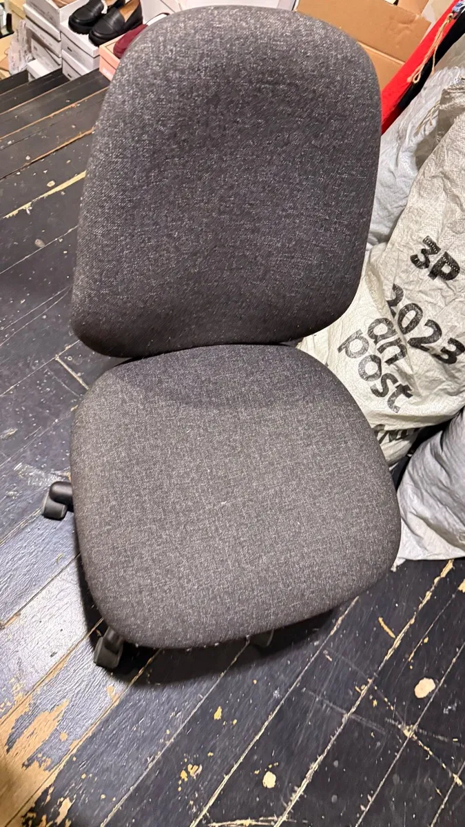 Office chair - Image 2