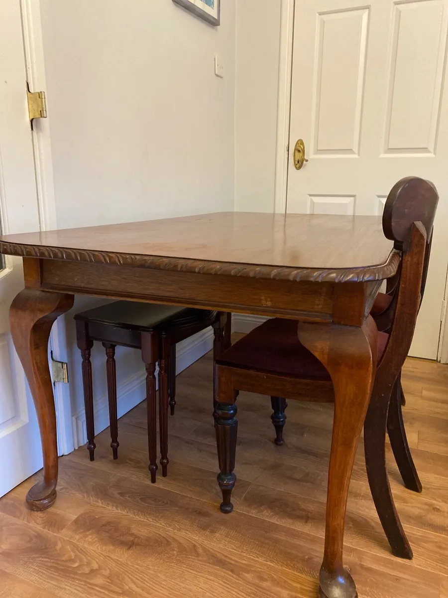 Mahogany dining table and 6 chairs - Image 1
